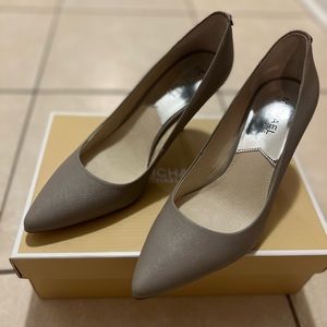 MICHEAL KORS FLEX MID PUM